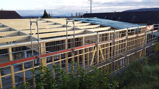 14.11.2014 - Das Gerüst zur Vorbereitung Montage Dach und Regenrinne
